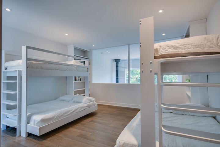 Room 27 of 325
