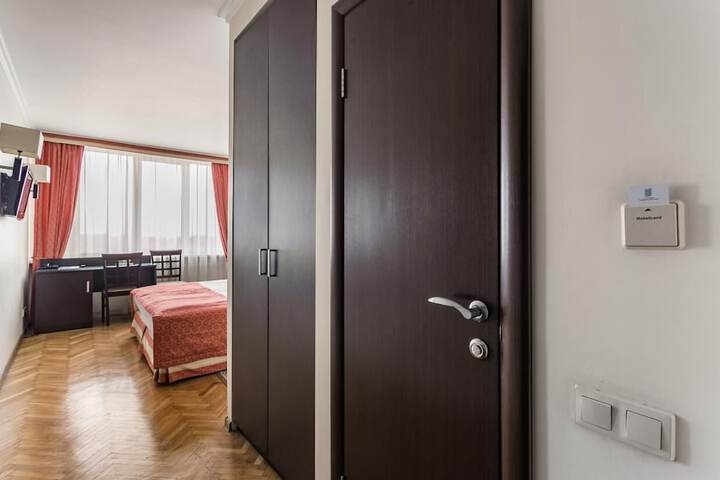 Room 21 of 95