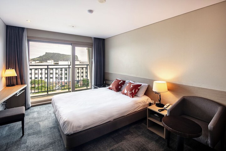 Room 43 of 122