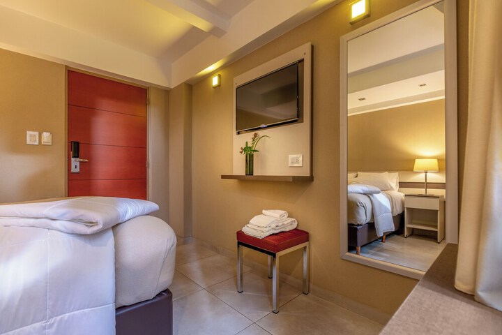Room 32 of 40