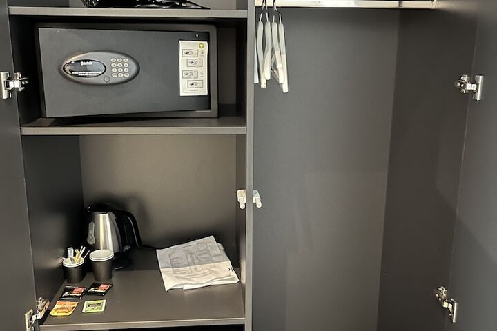 Room 12 of 28