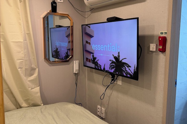 Room 8 of 42