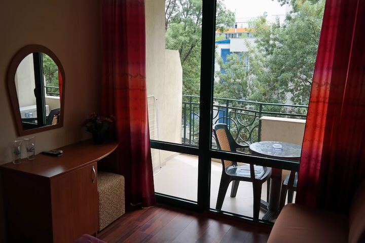 Room 16 of 49