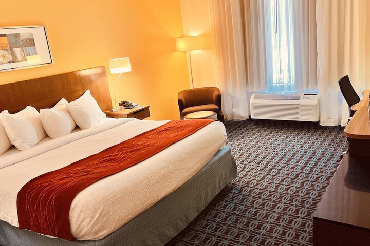 1 King Bed (9 of 20)