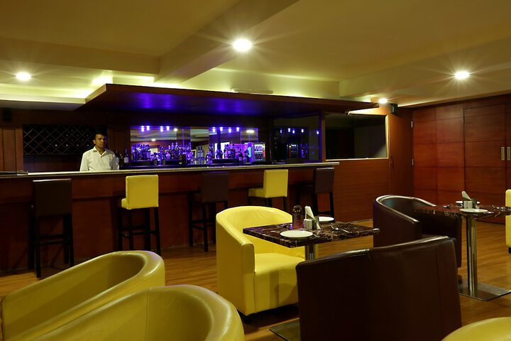 Lounge 21 of 41