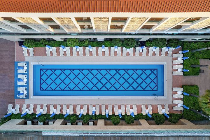 Hotel with Pool