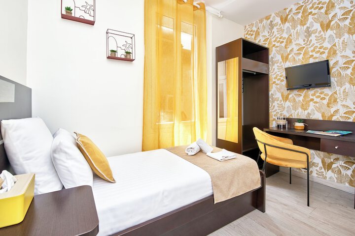 Room 6 of 22