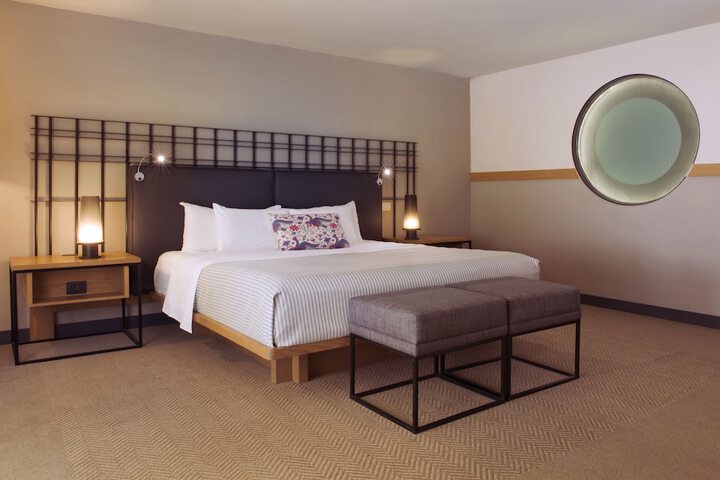 Room 5 of 90