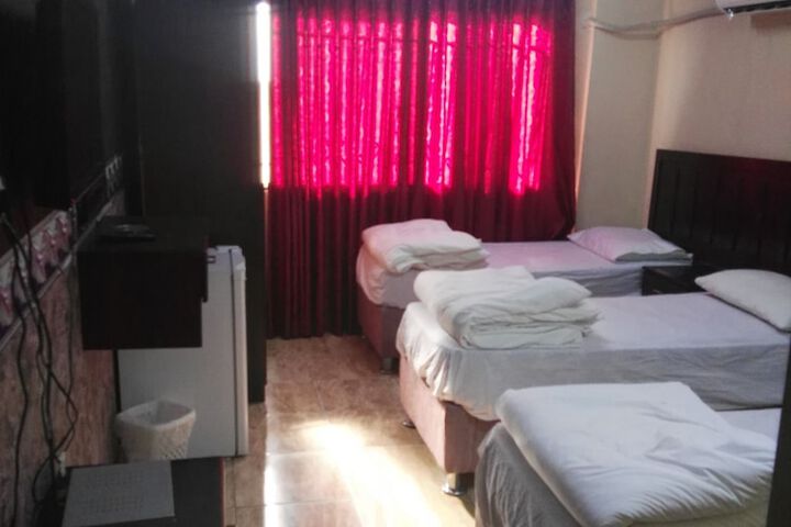Room 17 of 40
