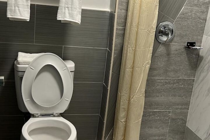 Deluxe Double Room (2 of 7)