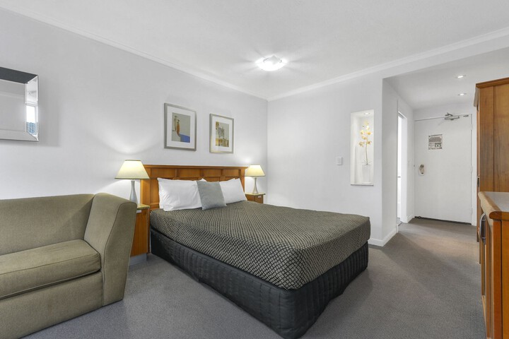 Room 15 of 38