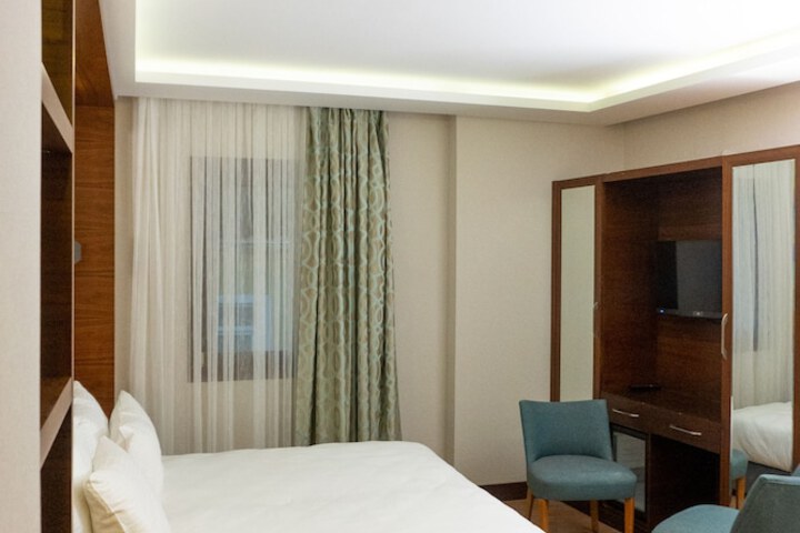 Room 10 of 31