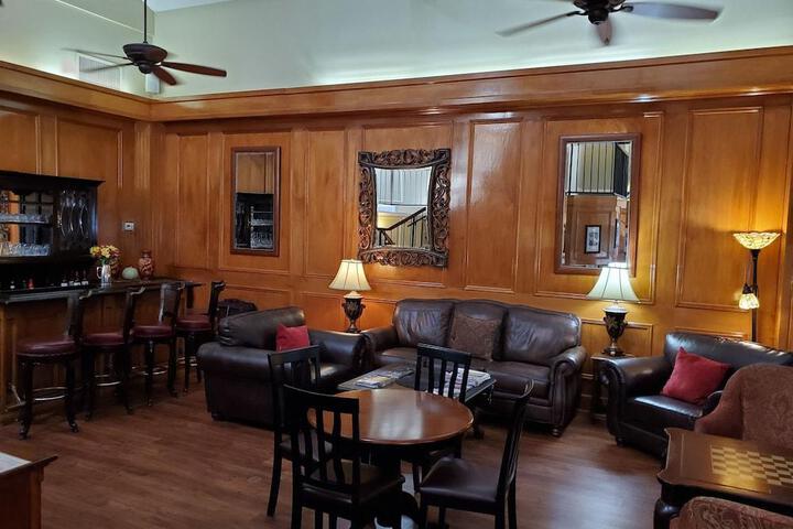 Hotel Suite Photo