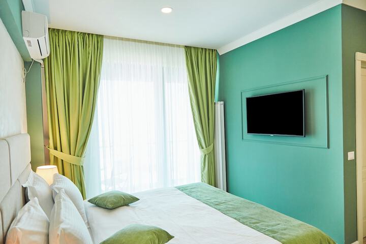 Room 28 of 100