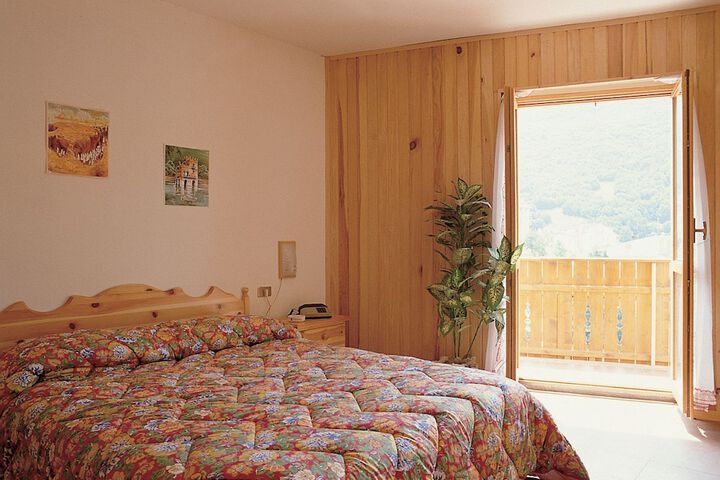 Room 5 of 32