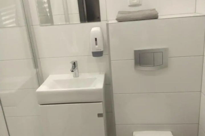 Room 15 of 16