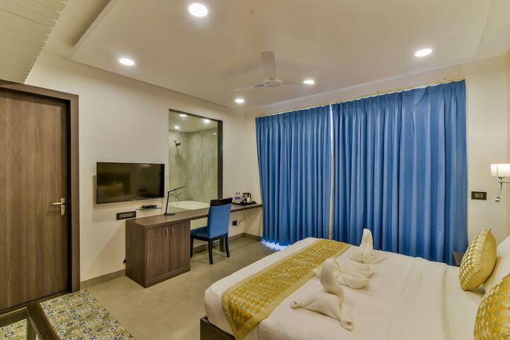 Room 10 of 38