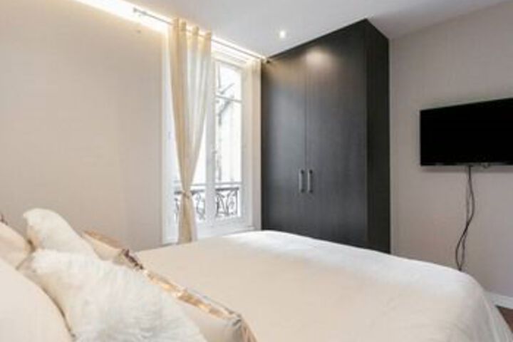 Room 7 of 18