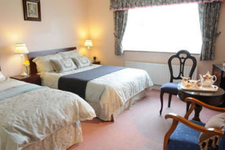 Room 4 of 9