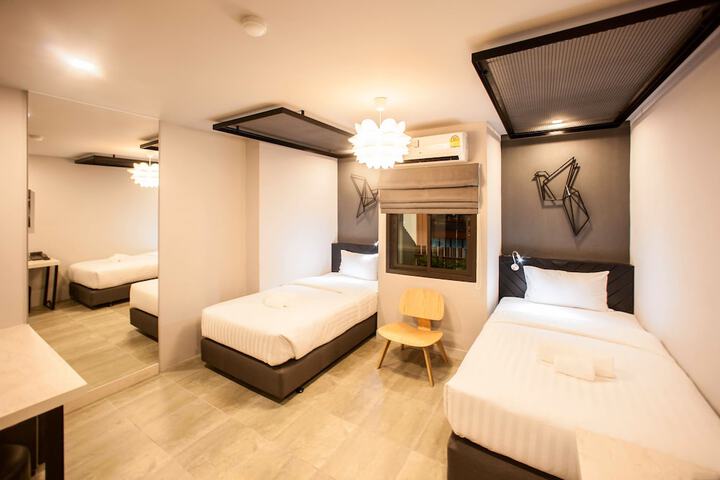 Room 9 of 60