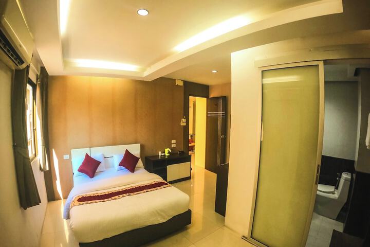 Room 8 of 18