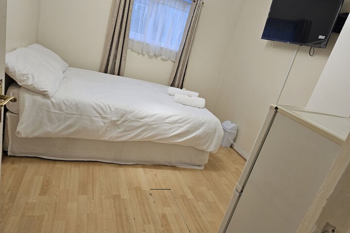 Room 28 of 64
