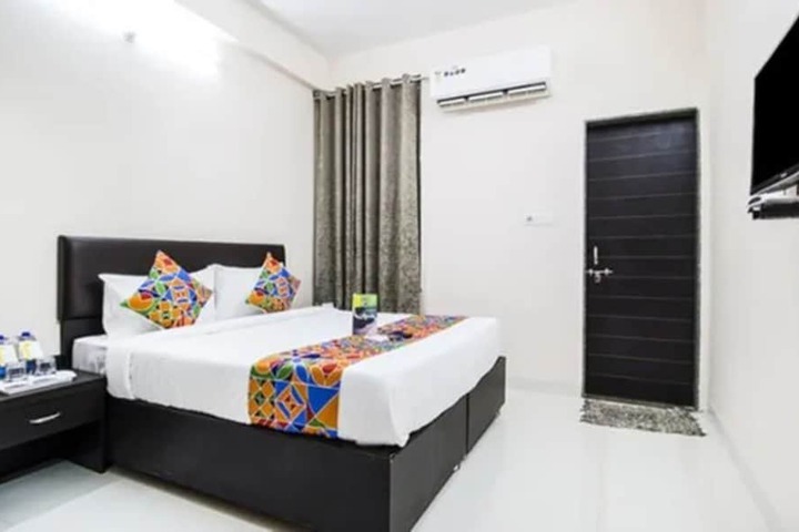 Room 15 of 22