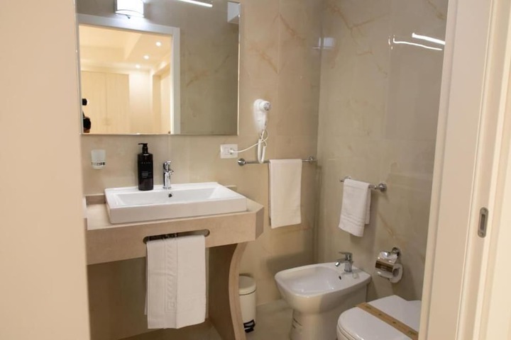 Room 14 of 23