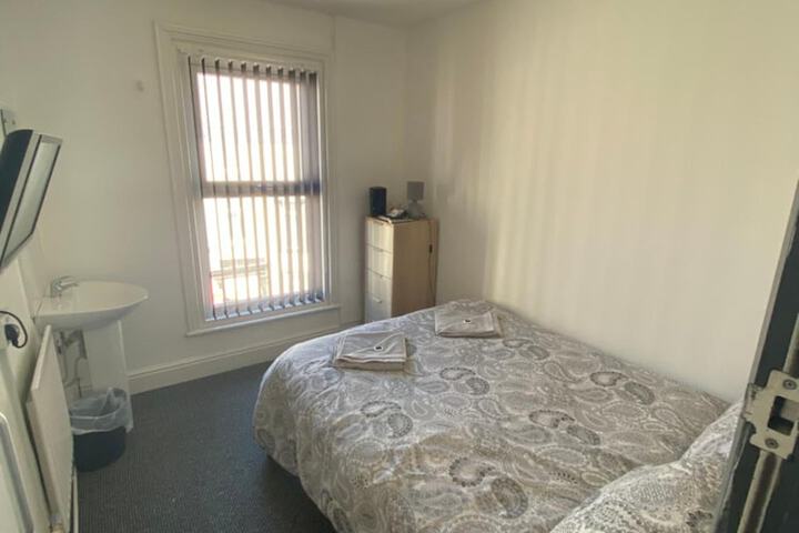 Room 17 of 32