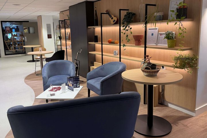 Lounge 71 of 125