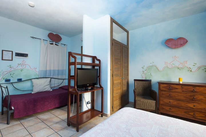 Room 5 of 38