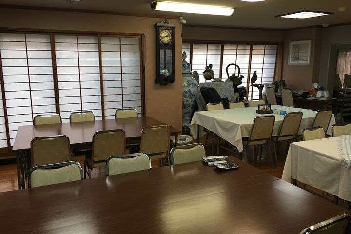 Dining 8 of 13