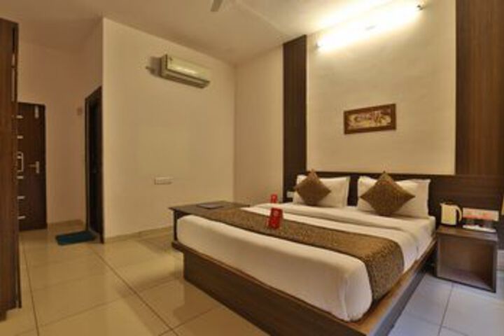 Room 6 of 25