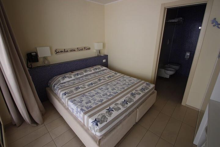Room 12 of 39
