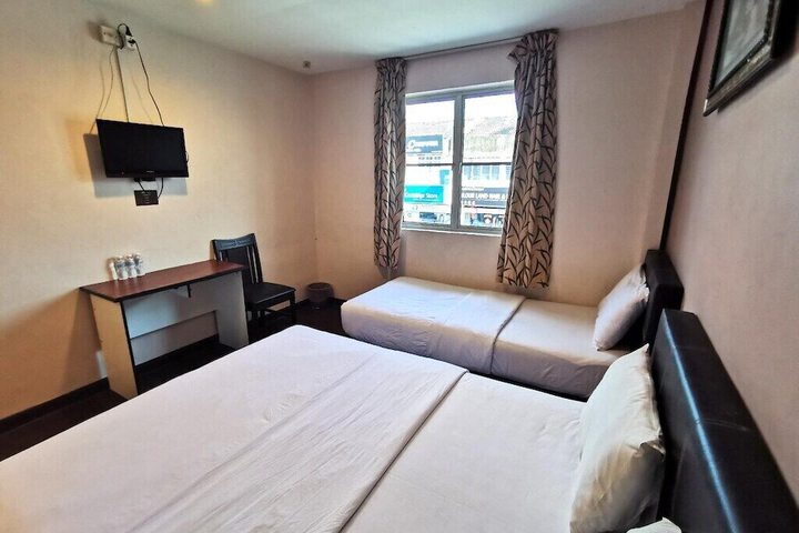 Room 9 of 15