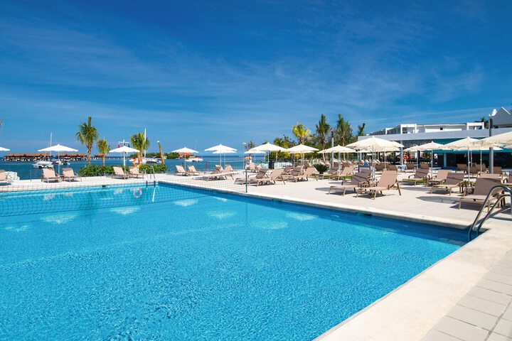 Hotel with Pool