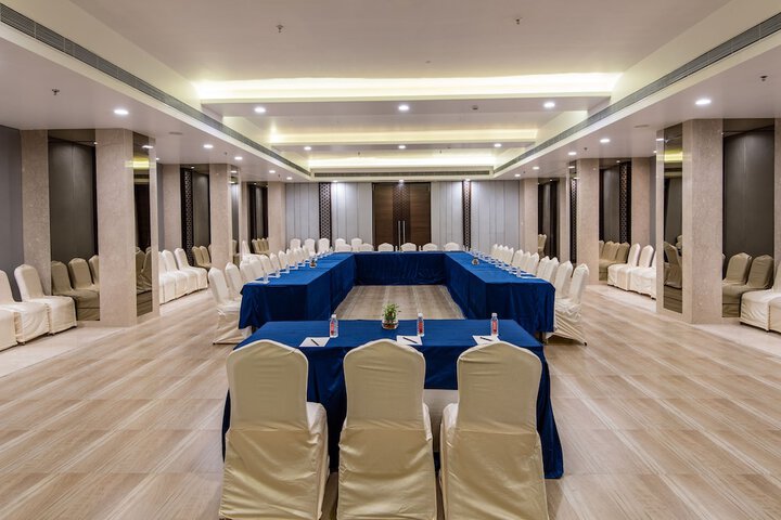 Ballroom/Hall 119 of 129