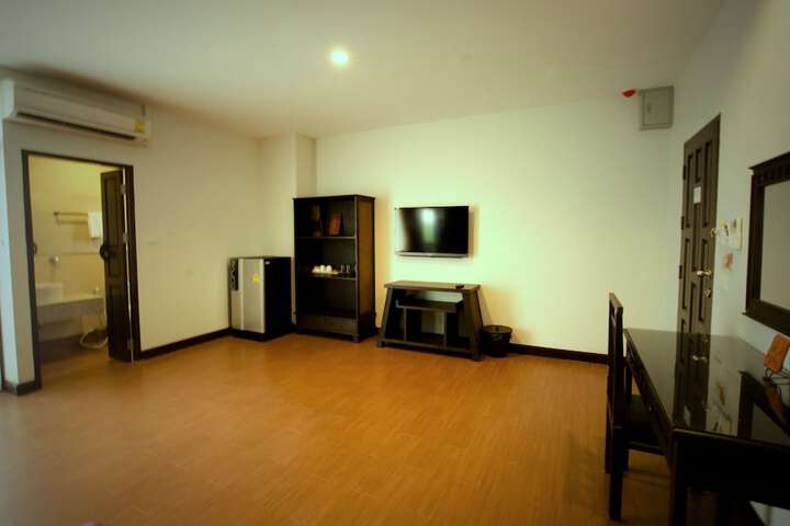 Room 12 of 38
