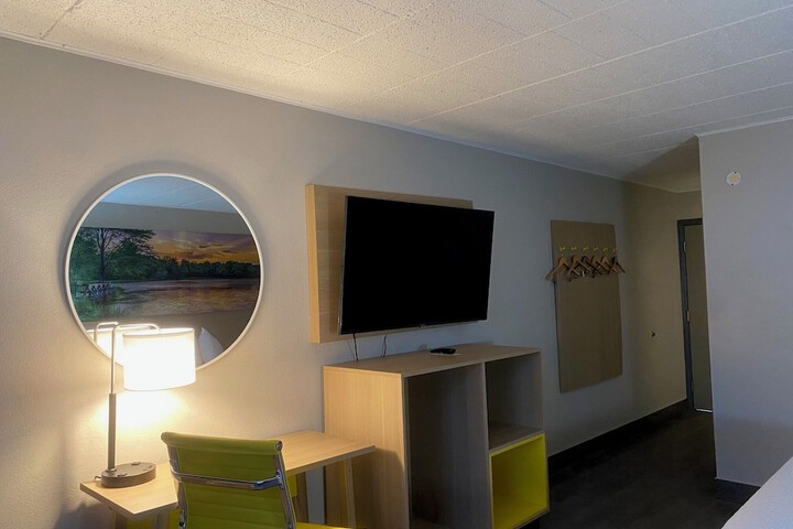 Room 11 of 27