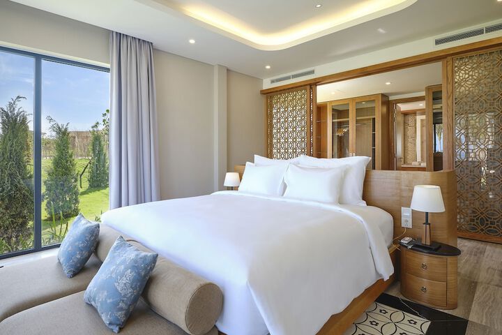 Room 4 of 98