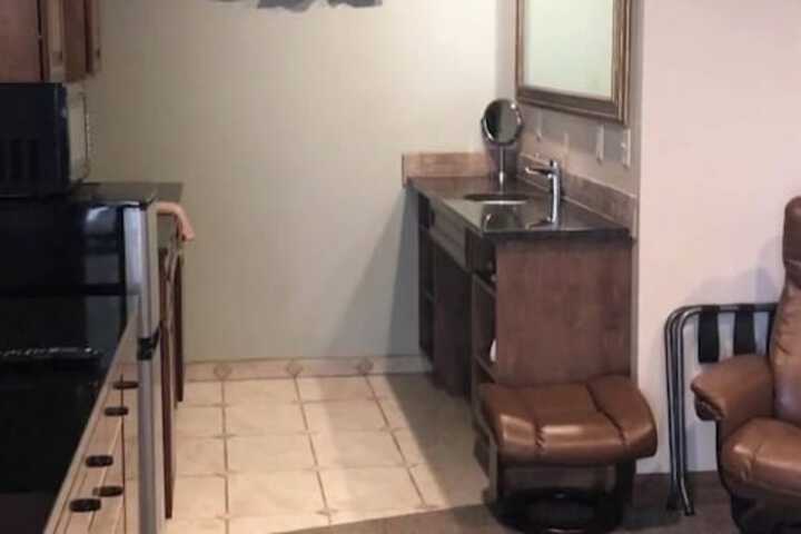 Room 8 of 11