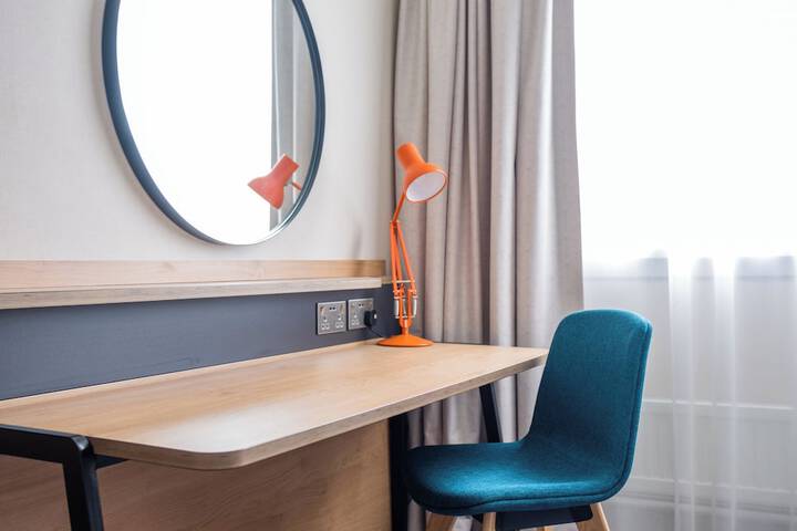 Room 14 of 60