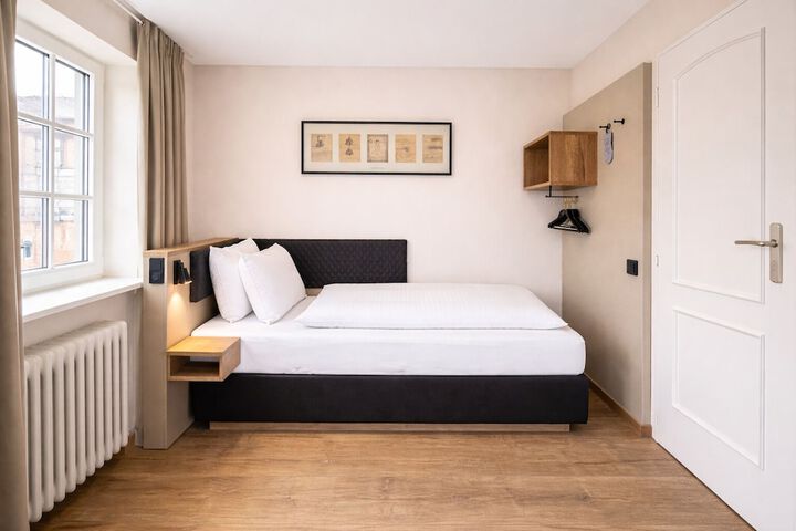 Room 7 of 25