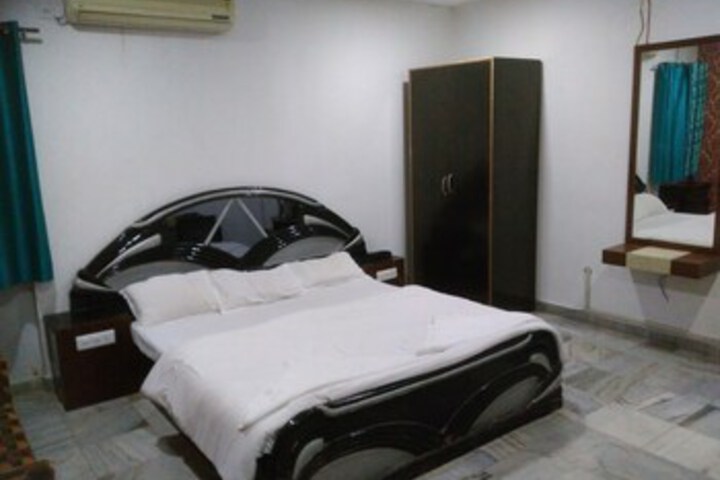 Room 7 of 7