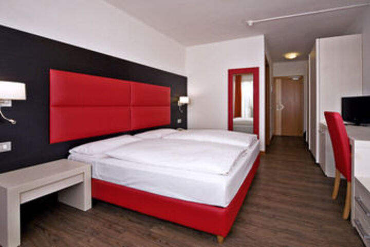 Room 27 of 68