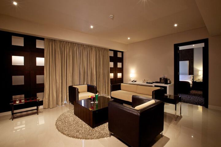 Room 3 of 35