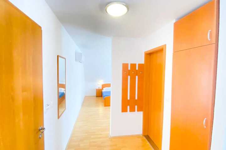 Room 9 of 12