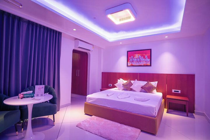 Room 4 of 63