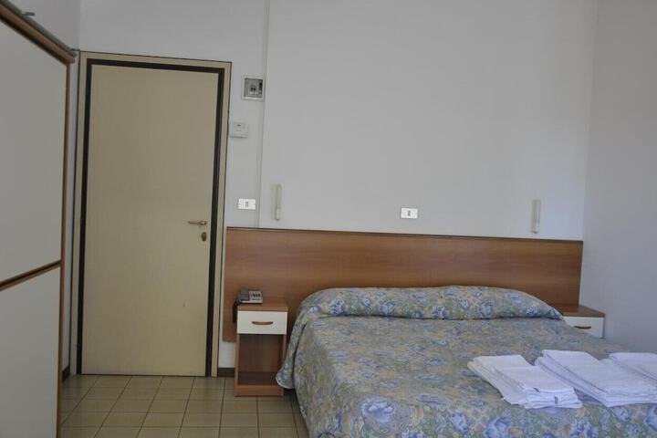Room 8 of 43