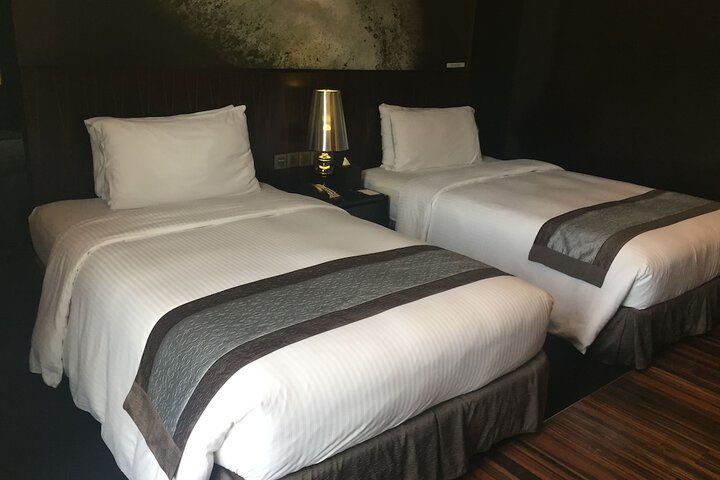 Room 27 of 77